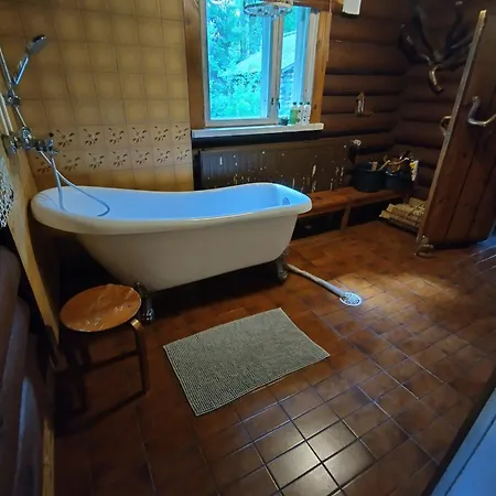 Cozy Creekside With Sauna, Near Сasa de vacaciones *